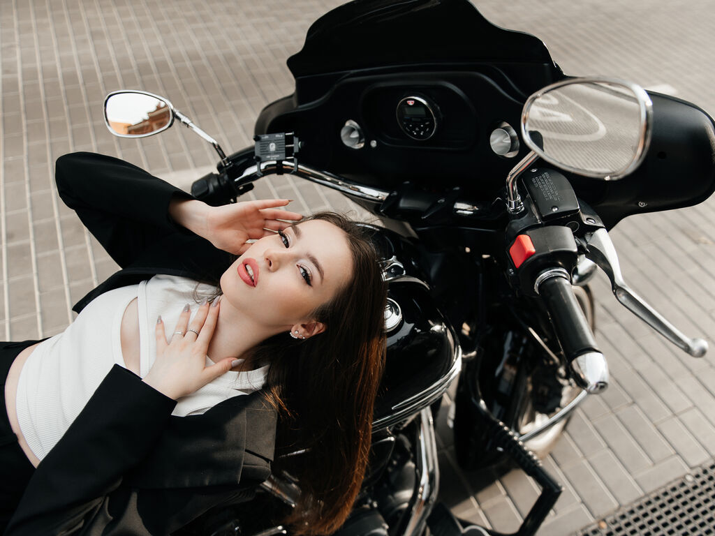 Chat Now AdelinaReed on Livejasmin